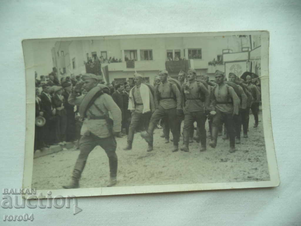 ΤΟ ΒΕΡΟΛΙΝΟ - ΠΡΩΤΟΣ ΒΟΥΛΓΑΡΙΚΟΣ ΣΤΡΑΤΟΣ με τιμή 22.50 BGN | € 11.50 ΤΟ ΒΕΡΟΛΙΝΟ - ΠΡΩΤΟΣ ΒΟΥΛΓΑΡΙΚΟΣ ΣΤΡΑΤΟΣ με τιμή 22.50 BGN | € 11.50