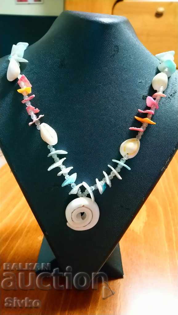 Necklace sea mother-of-pearl mussels with price 2.69 BGN | € 1.38 Necklace sea mother-of-pearl mussels with price 2.69 BGN | € 1.38