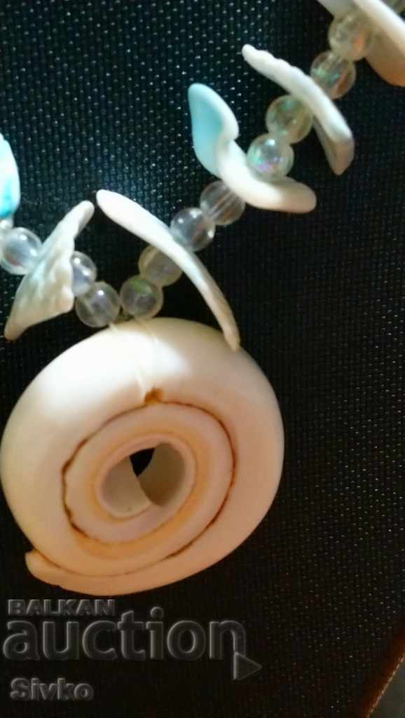 Auction Necklace sea mother-of-pearl mussels Auction Necklace sea mother-of-pearl mussels