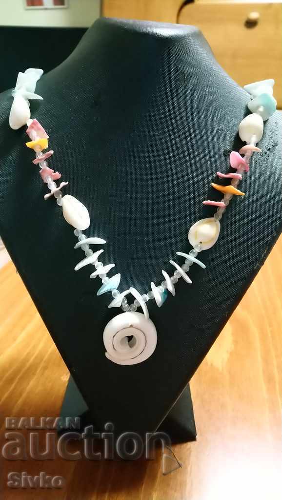 Necklace sea mother-of-pearl mussels Necklace sea mother-of-pearl mussels