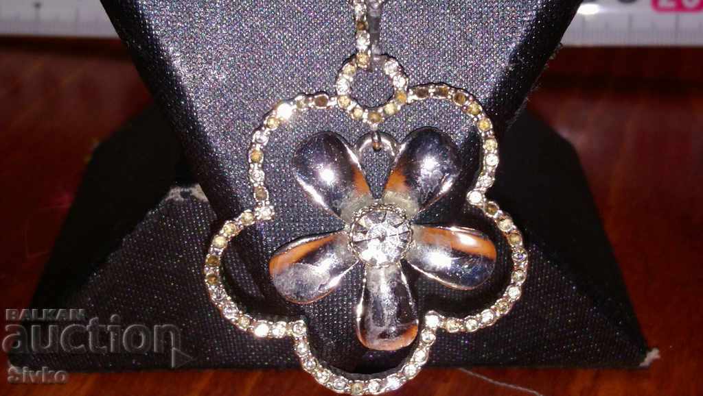 Necklace flower metal rhinestones with price 0.99 BGN | € 0.51 Necklace flower metal rhinestones with price 0.99 BGN | € 0.51