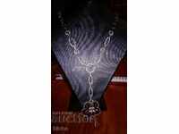 Colier floare metal pietricele