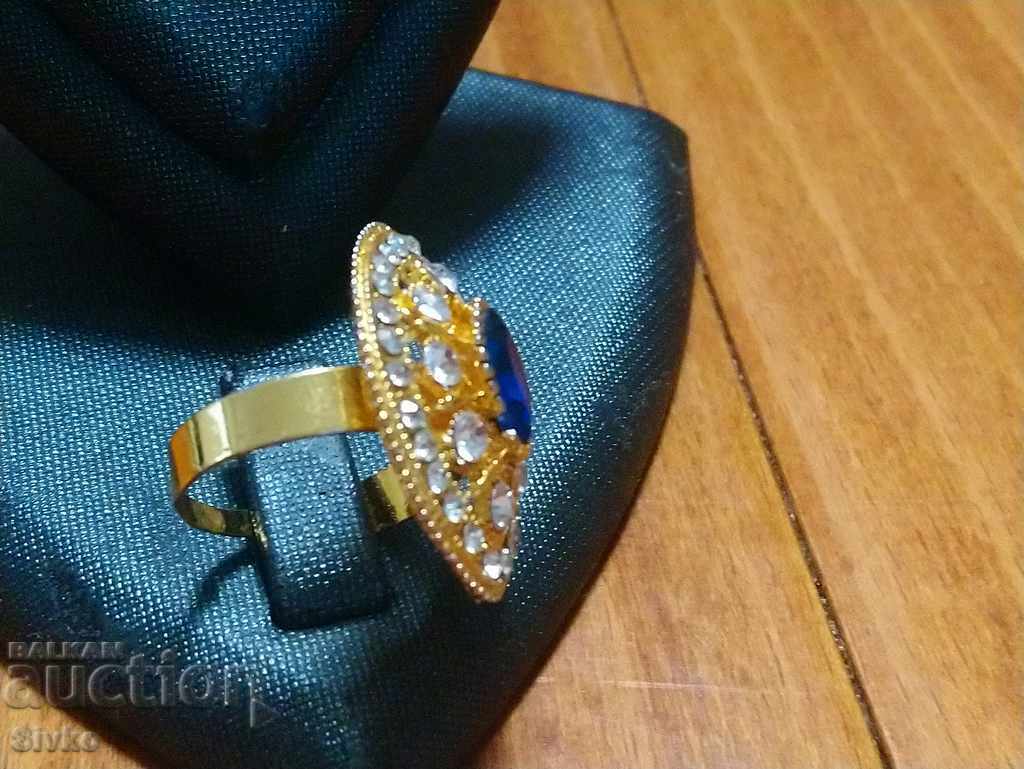 Inel pietre placat cu aur masiv cu preț 4.99 BGN | € 2.55 Inel pietre placat cu aur masiv cu preț 4.99 BGN | € 2.55