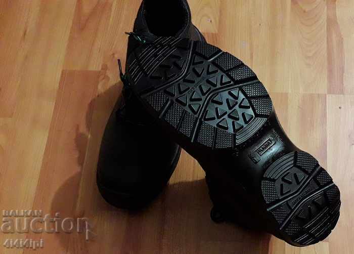 Work shoes # 43 with price 50.00 BGN | € 25.56 Work shoes # 43 with price 50.00 BGN | € 25.56