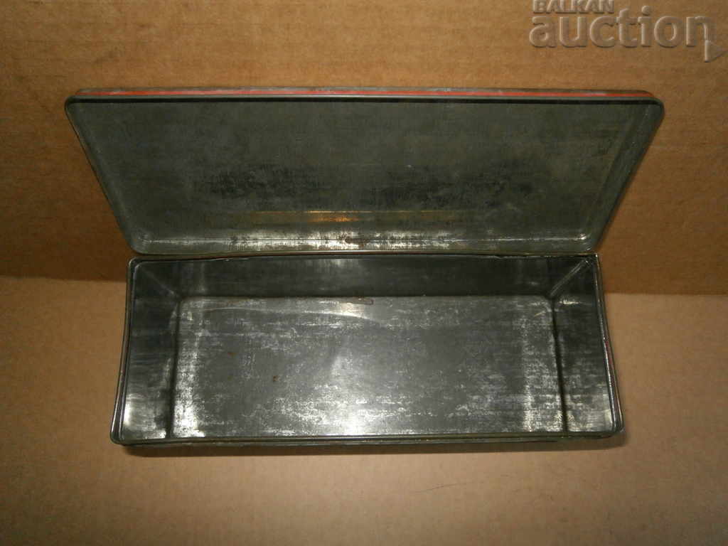 Auction metal tin box for sweets England 40s Auction metal tin box for sweets England 40s