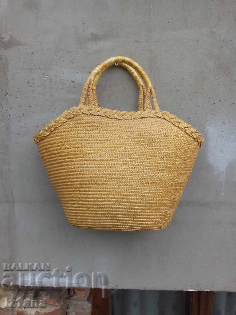 Delivery of Old women's knitted bag Delivery of Old women's knitted bag