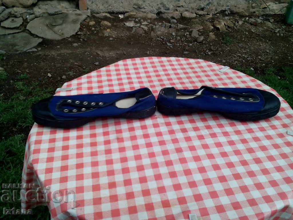 Butoane vechi, cârpe, benzi de cauciuc cu preț 50.00 BGN | € 25.56