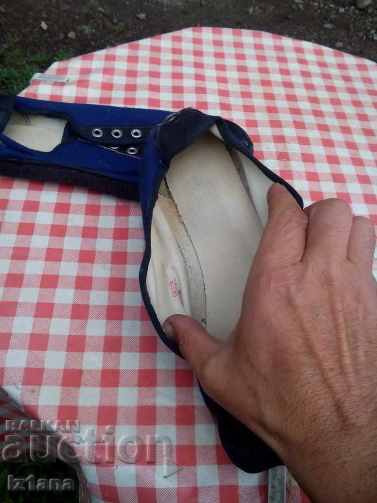 Livrarea Butoane vechi, cârpe, benzi de cauciuc