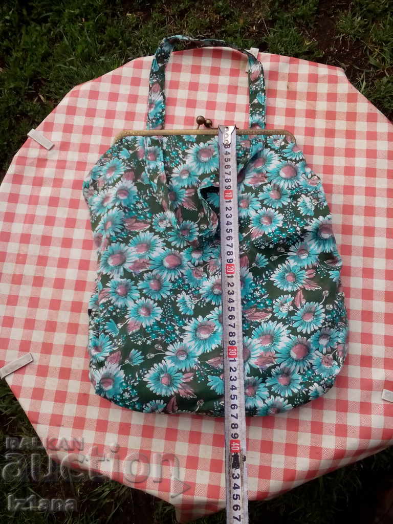 Auction Old Lady's Bag Auction Old Lady's Bag