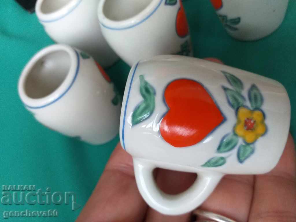 Аукцион Ретро миниатюри-порцеланови халби,сърце Аукцион Ретро миниатюри-порцеланови халби,сърце