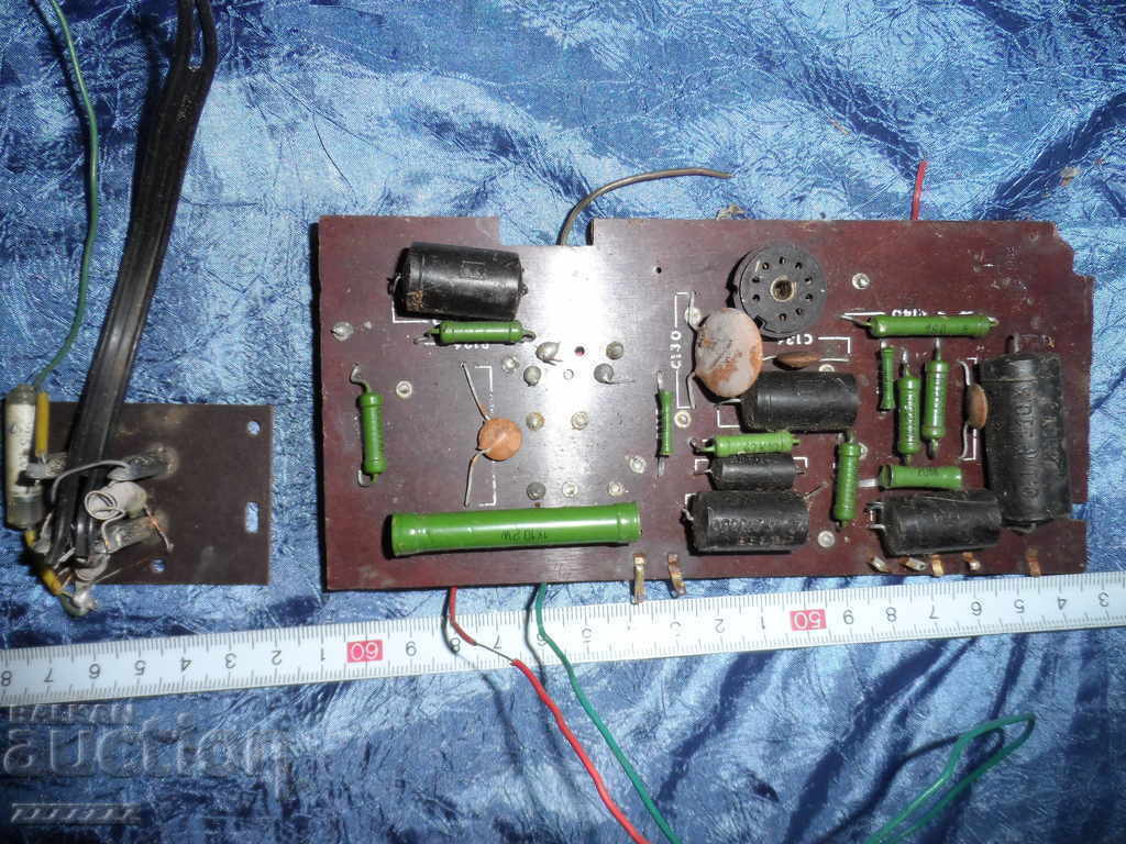 placa de circuite veche cu preț 15.00 BGN | € 7.67