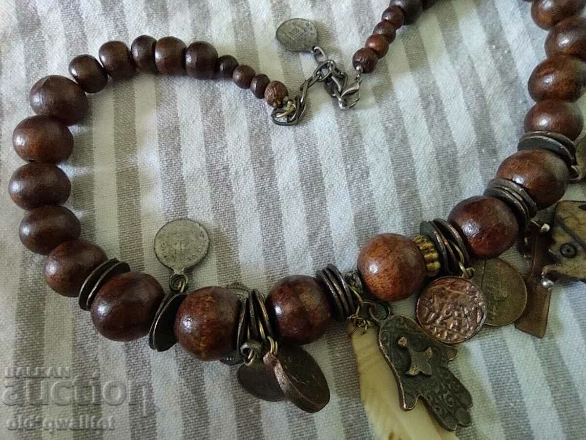 Delivery of Collar necklace necklace, different movement, seal Delivery of Collar necklace necklace, different movement, seal