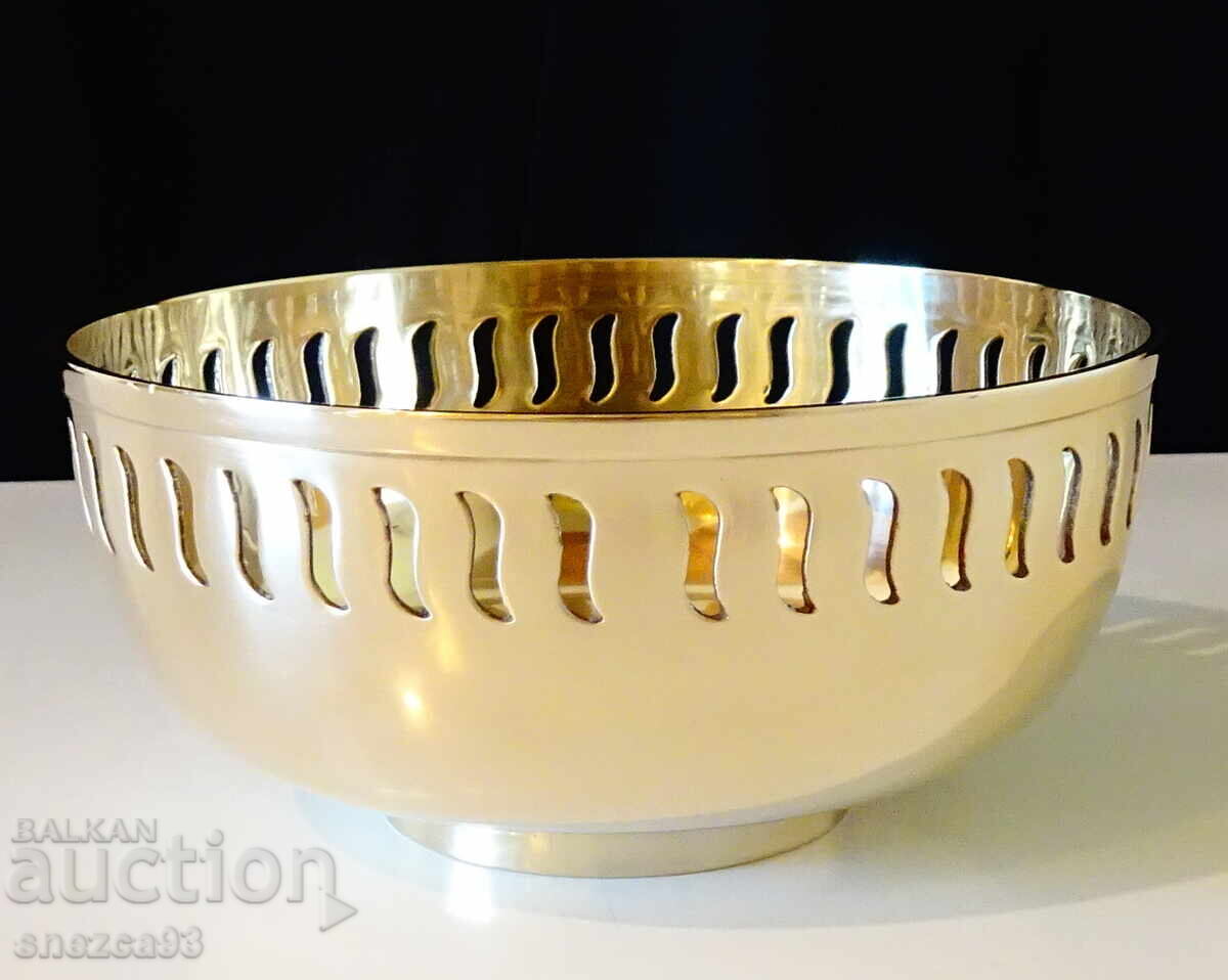 Massive bronze salad bowl, bowl, fruit bowl with price 36.00 BGN | € 18.41 Massive bronze salad bowl, bowl, fruit bowl with price 36.00 BGN | € 18.41