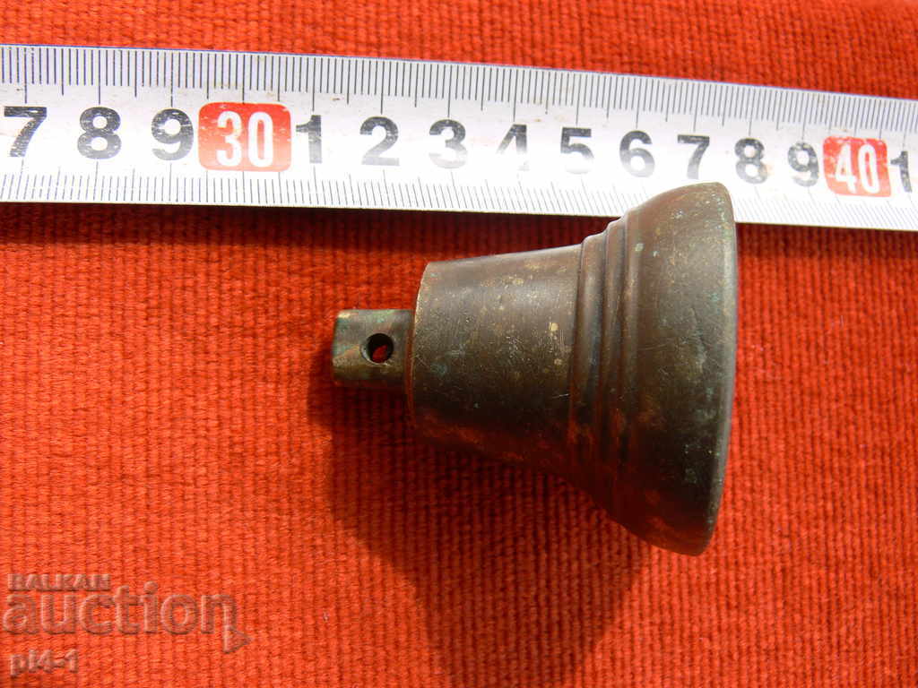 Παλιό χάλκινο δοχείο, κουδούνι Παλιό χάλκινο δοχείο, κουδούνι