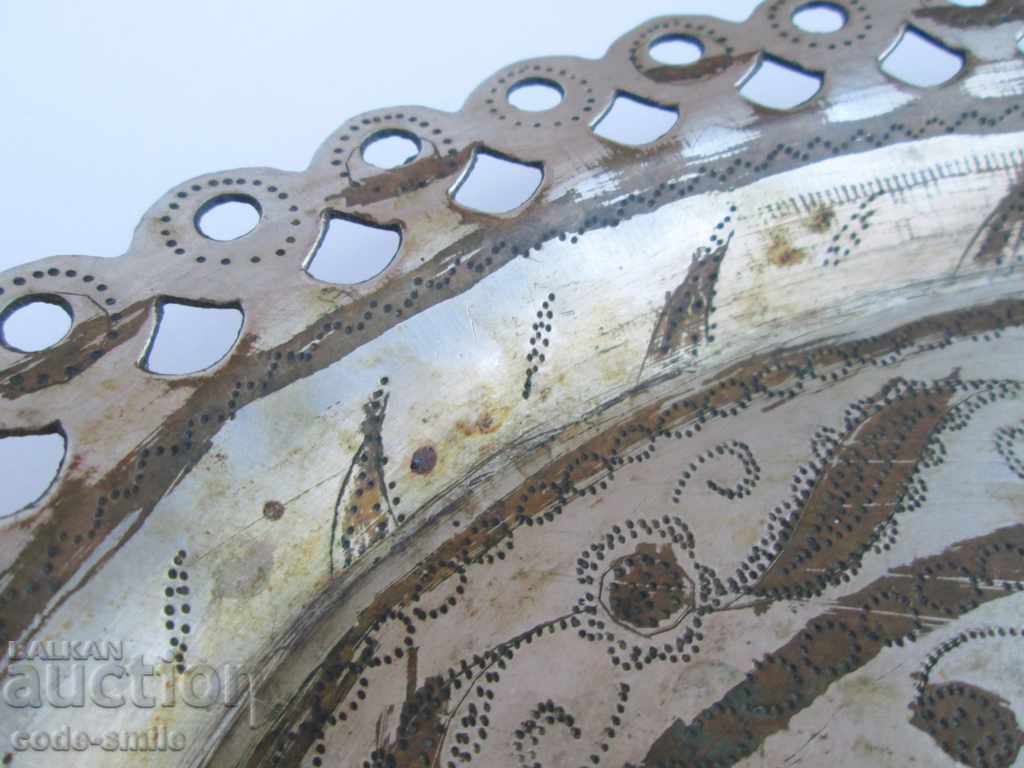 Delivery of Old bronze hand-forged Turkish tray with tugra inscription