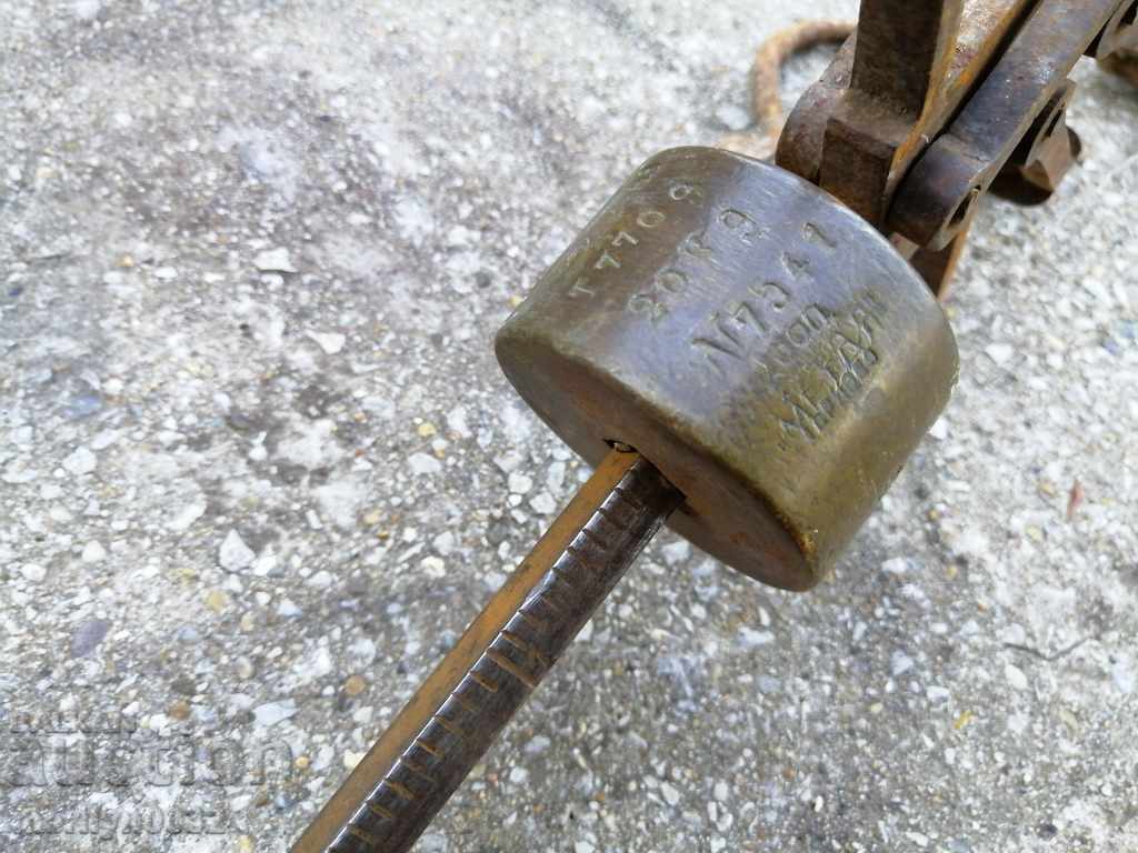 Auction An old scale, a palace, a scale, a scale from the middle of the 20th century Auction An old scale, a palace, a scale, a scale from the middle of the 20th century