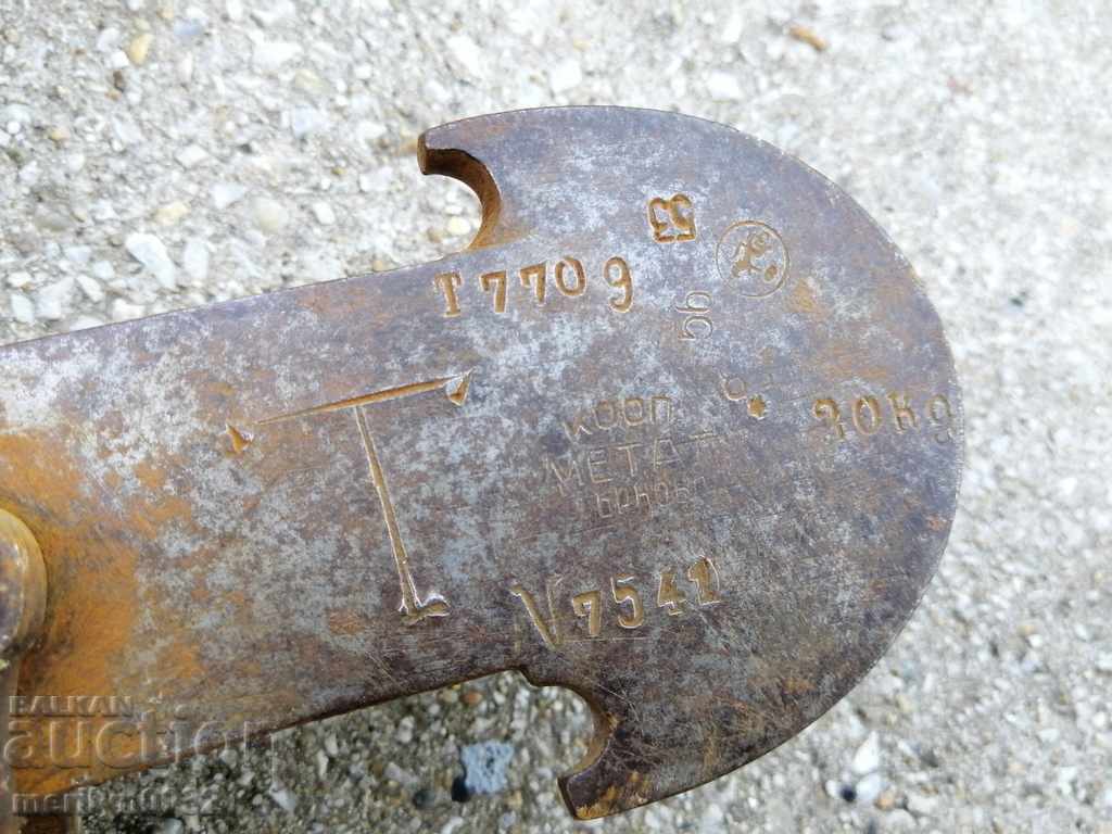 Delivery of An old scale, a palace, a scale, a scale from the middle of the 20th century Delivery of An old scale, a palace, a scale, a scale from the middle of the 20th century