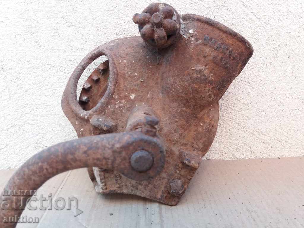 OLD MASSIVE FORGED MACHINE FOR DIVING CORN, CORN with price 14.99 BGN | € 7.66 OLD MASSIVE FORGED MACHINE FOR DIVING CORN, CORN with price 14.99 BGN | € 7.66