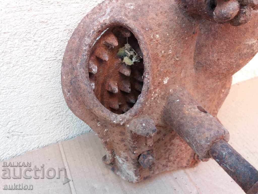 Auction OLD MASSIVE FORGED MACHINE FOR DIVING CORN, CORN Auction OLD MASSIVE FORGED MACHINE FOR DIVING CORN, CORN