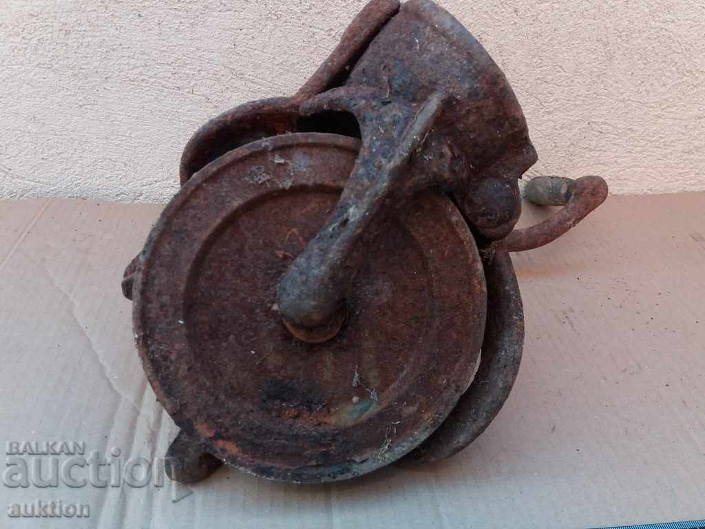 OLD MASSIVE FORGED MACHINE FOR DIVING CORN, CORN - 5 OLD MASSIVE FORGED MACHINE FOR DIVING CORN, CORN - 5