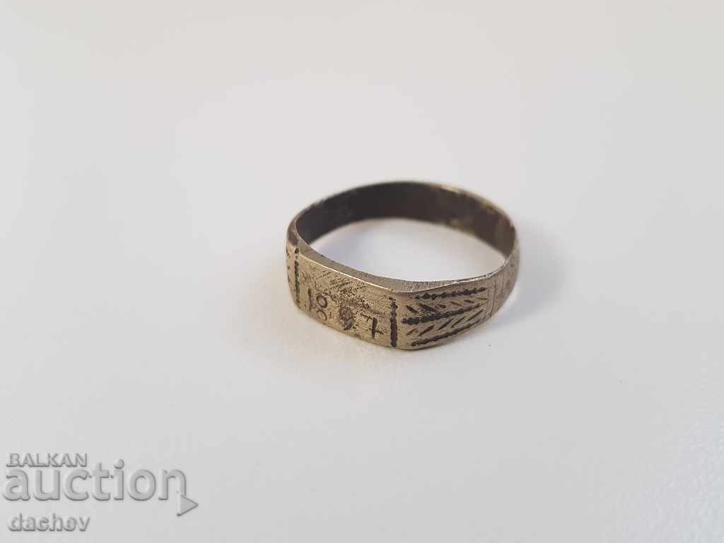 Delivery of Rare vintage collector's ring dated 1897 worn Delivery of Rare vintage collector's ring dated 1897 worn