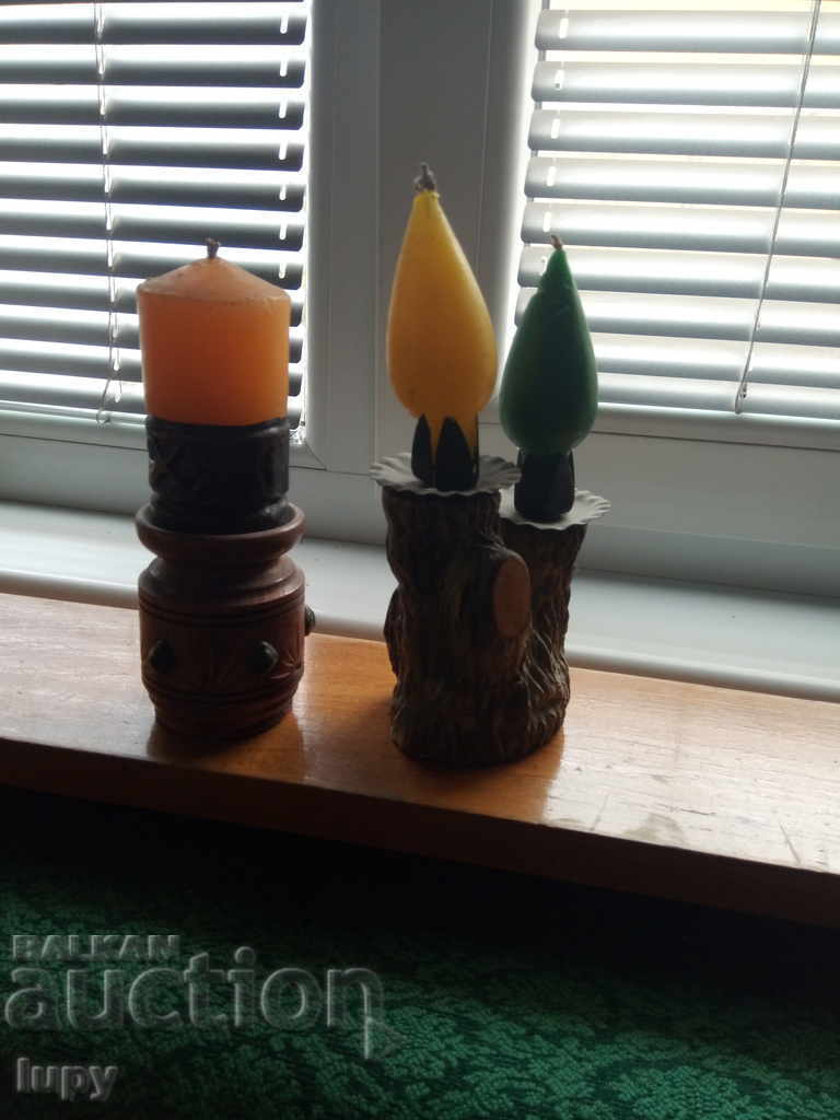 LOT ART CANDLEHOLDERS WITH DECORATIVE CANDLES