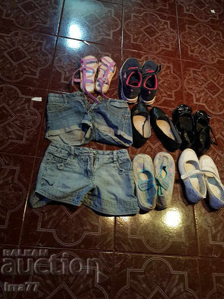 Auction  LOT OF SHOES AND JEANS SHORTS