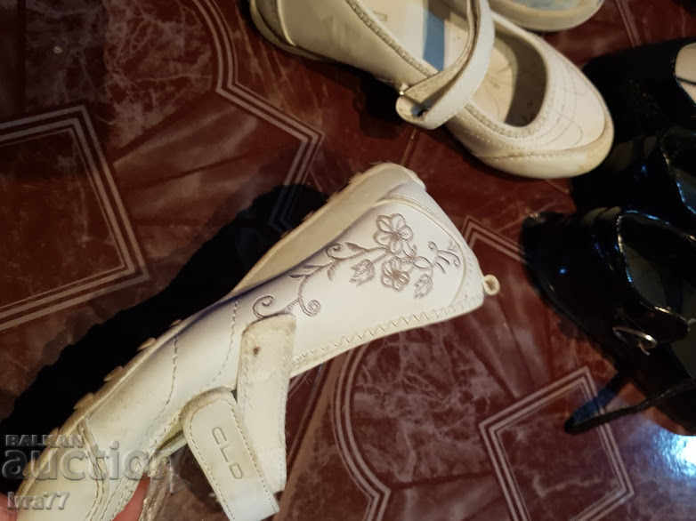 Delivery of LOT OF SHOES AND JEANS SHORTS