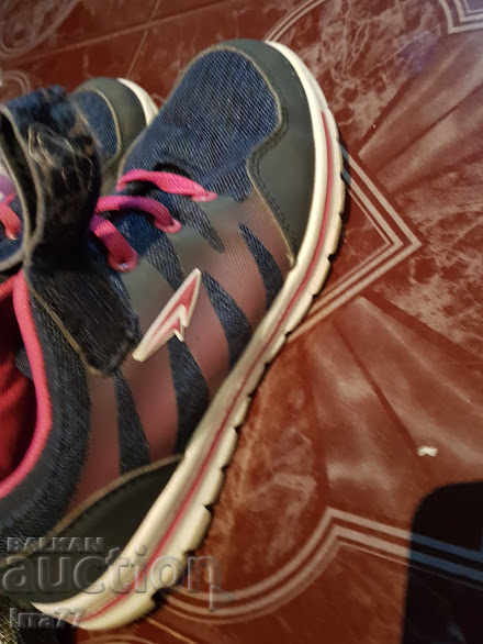 LOT OF SHOES AND JEANS SHORTS - 5