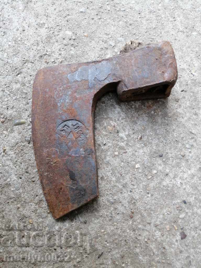 Стара брадва топор инструмент ковано желязо с цена 42.00 лв. | € 21.47 Стара брадва топор инструмент ковано желязо с цена 42.00 лв. | € 21.47