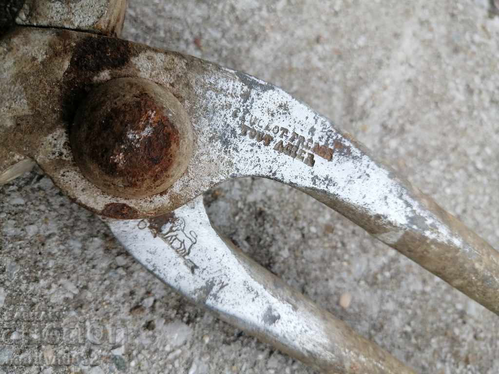 Old forged branded pliers, torpedoes, wrought iron with price 59.00 BGN | € 30.17 Old forged branded pliers, torpedoes, wrought iron with price 59.00 BGN | € 30.17