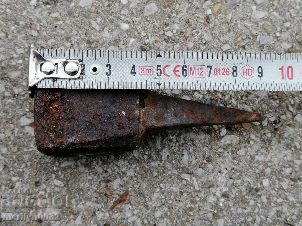 Auction An old anvil for hair sticking, wrought iron Auction An old anvil for hair sticking, wrought iron