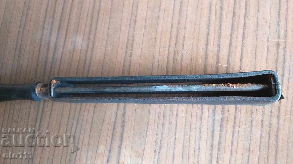 Delivery of OLD, TABLE, SHAVER GRINDER Delivery of OLD, TABLE, SHAVER GRINDER