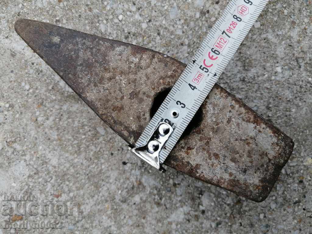 Delivery of An old stone hammer, a tool, a kink Delivery of An old stone hammer, a tool, a kink