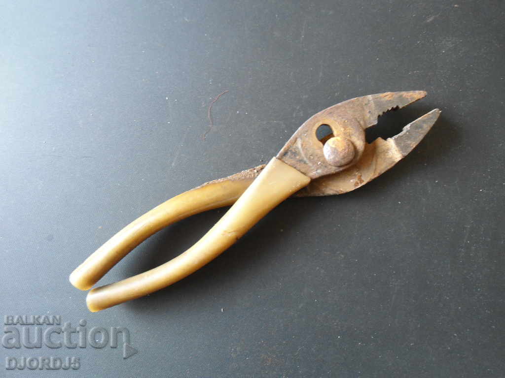Auction Old pliers Auction Old pliers