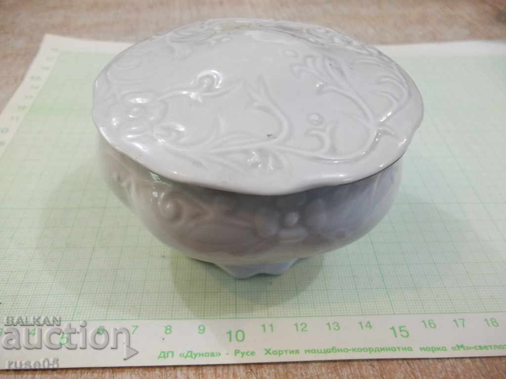Bowl with porcelain lid with price 10.00 BGN | € 5.11 Bowl with porcelain lid with price 10.00 BGN | € 5.11