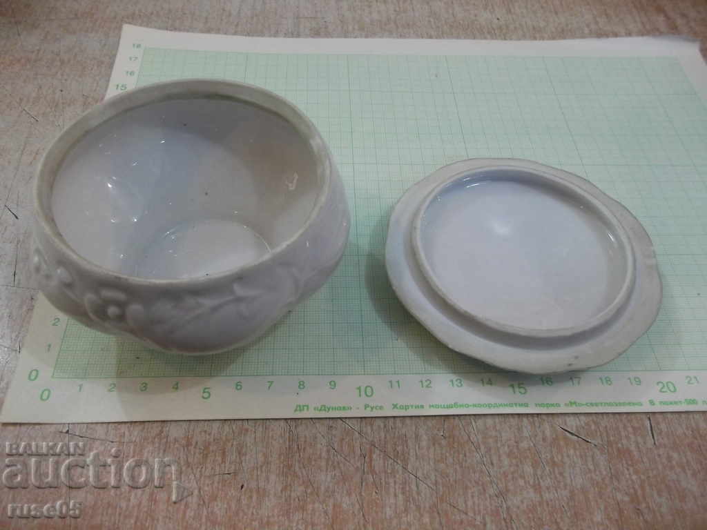Delivery of Bowl with porcelain lid Delivery of Bowl with porcelain lid