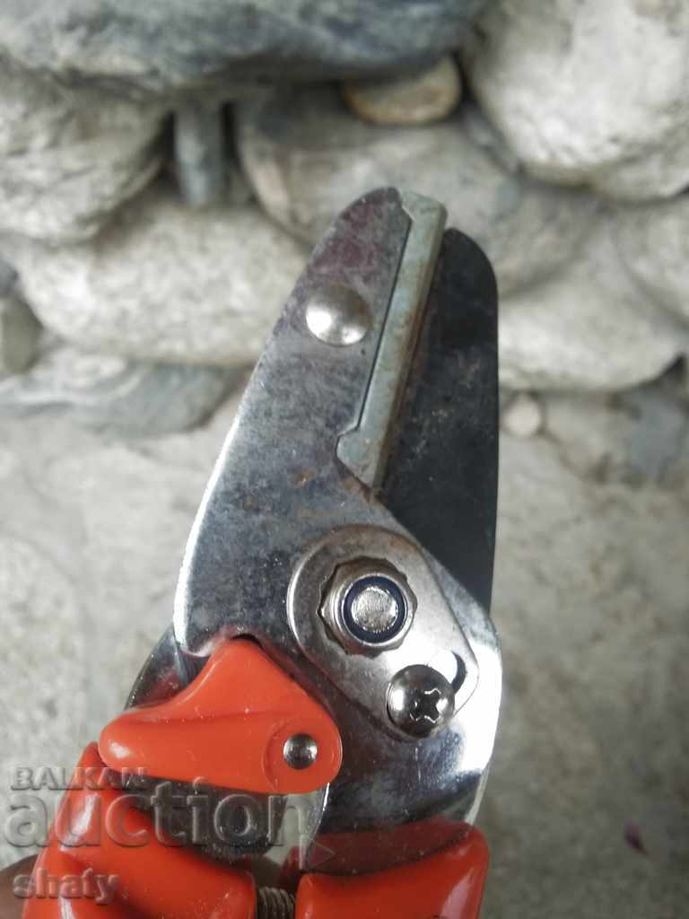 Delivery of Scissors. Cutting tool. Delivery of Scissors. Cutting tool.