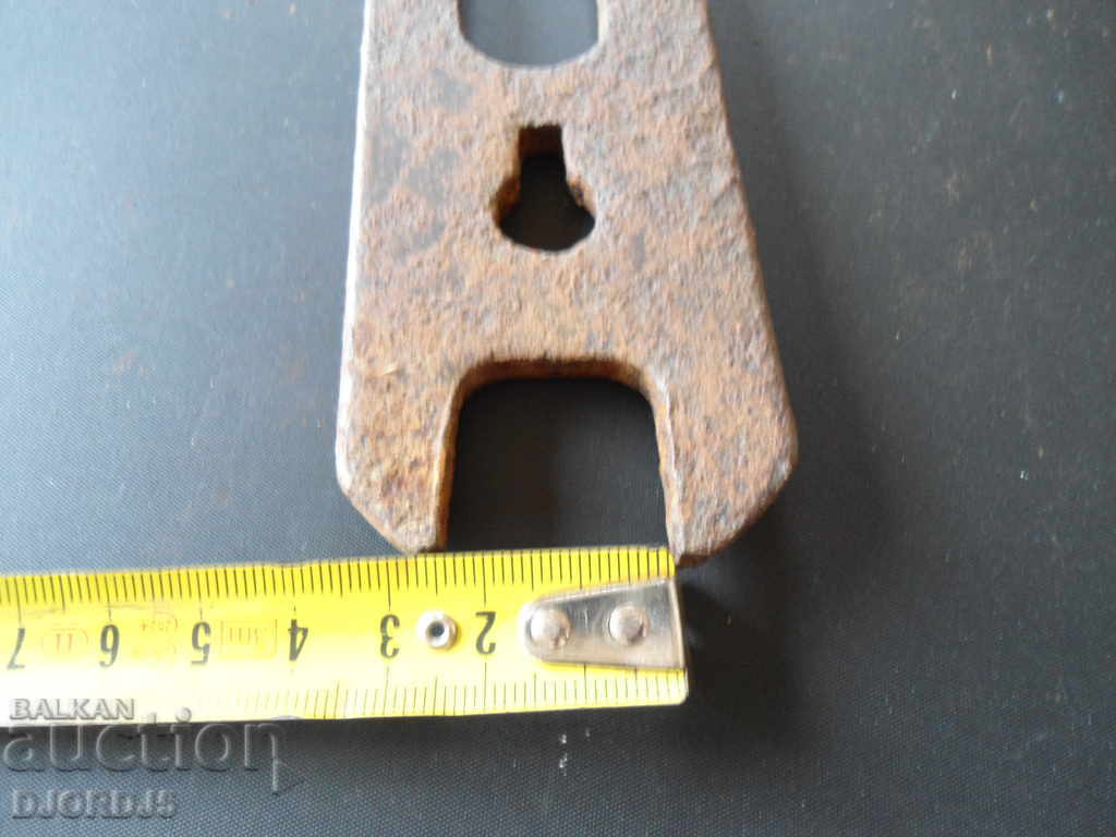 Доставка на Старинен многофункционален ключ Доставка на Старинен многофункционален ключ