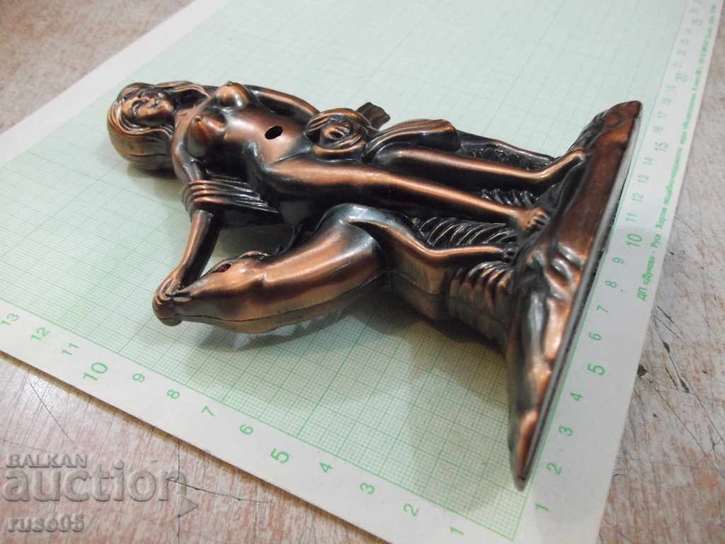 Delivery of Lighter "Girl with a deer" gas piezocrystalline with a soft flame Delivery of Lighter "Girl with a deer" gas piezocrystalline with a soft flame