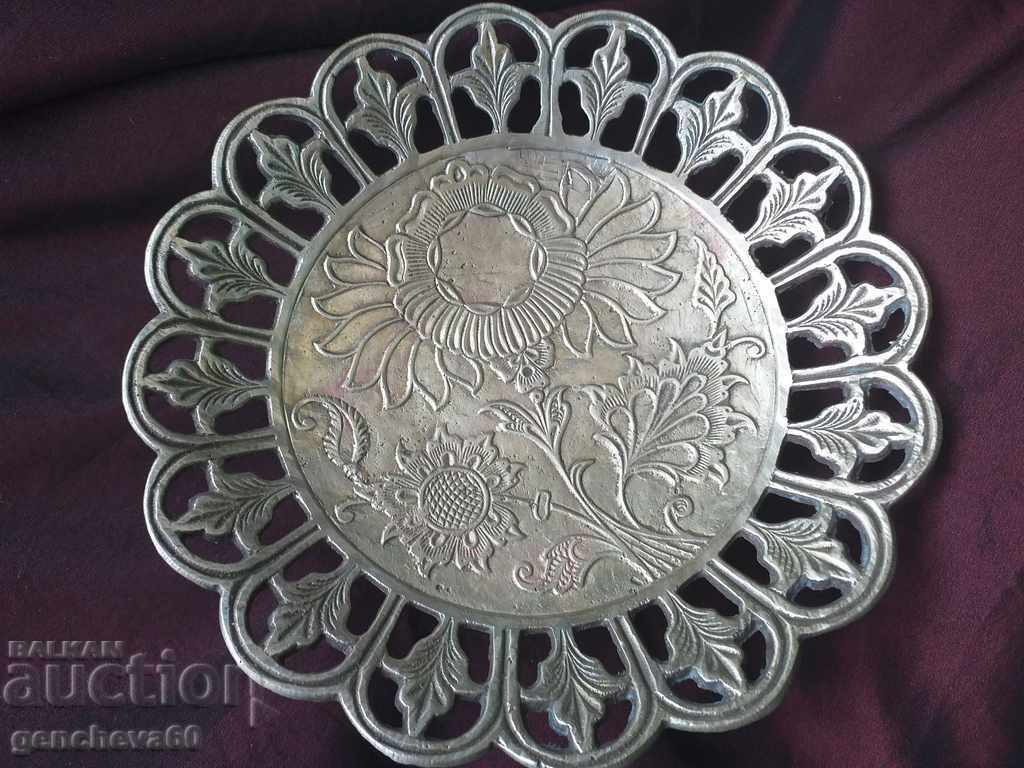 Engraved antique brass candy box - 7 Engraved antique brass candy box - 7