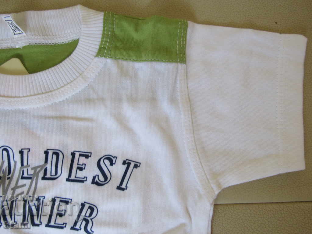 Аукцион Детска тениска за момче бяло със зелена платка, размер 32 Аукцион Детска тениска за момче бяло със зелена платка, размер 32