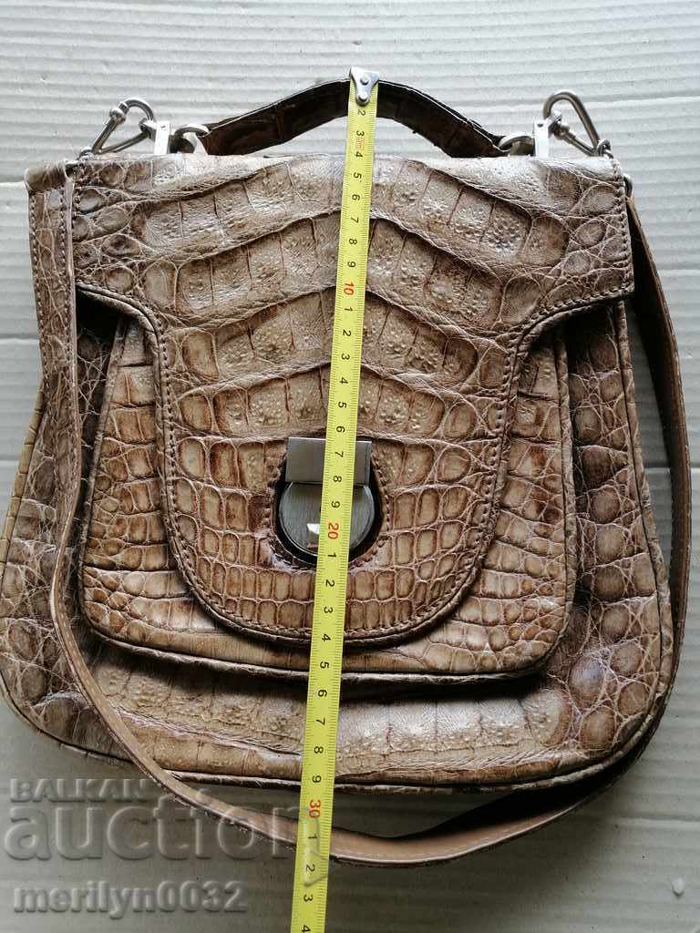 Geantă de damă din piele de crocodil cu preț 145.00 BGN | € 74.14
