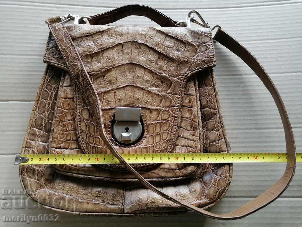 Livrarea Geantă de damă din piele de crocodil