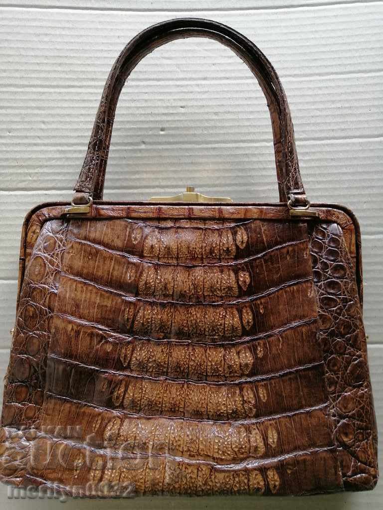 Geanta din piele de crocodil cu preț 149.00 BGN | € 76.18