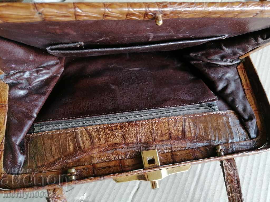 Livrarea Geanta din piele de crocodil