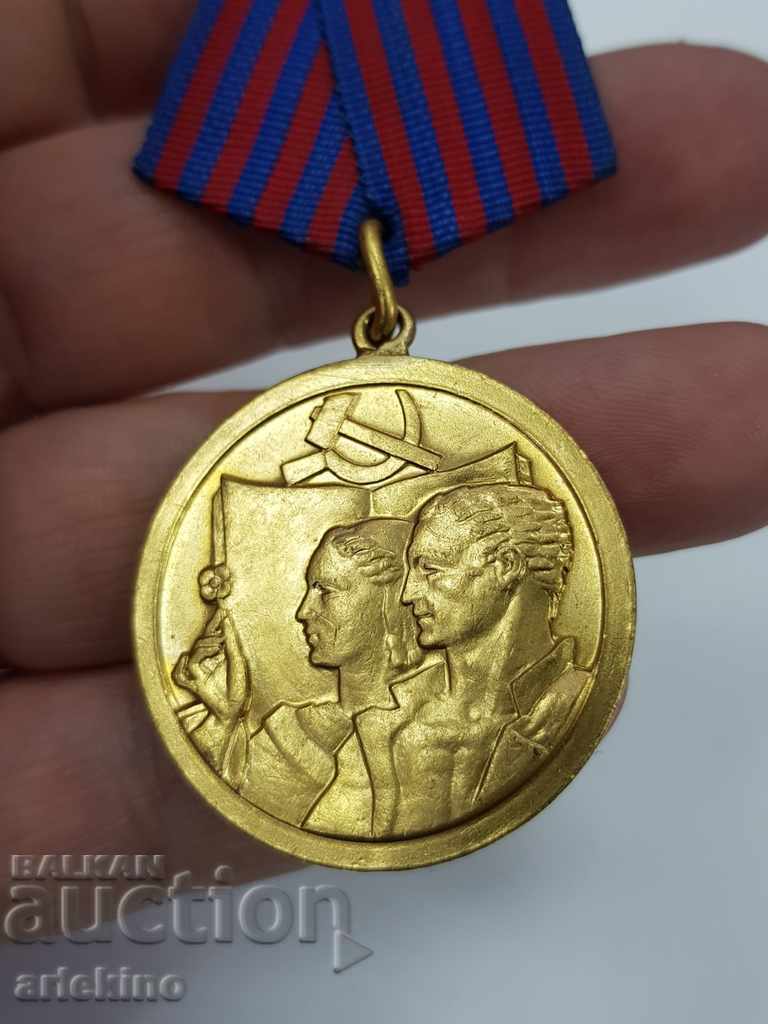 Licitație Medalie colectibilă iugoslavă comunistă Rada, placată cu aur