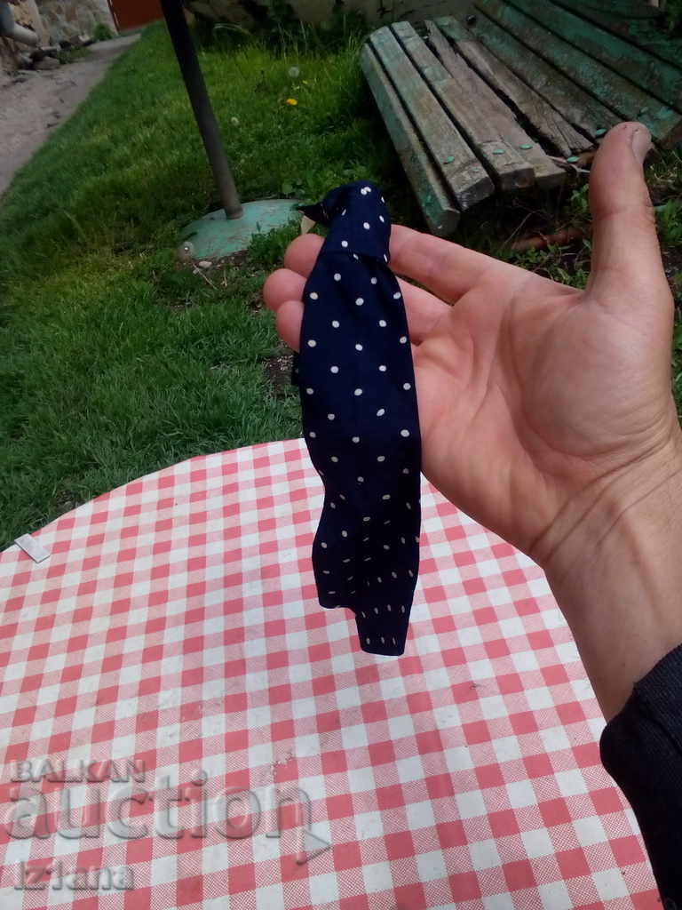 Delivery of Old children's tie Delivery of Old children's tie