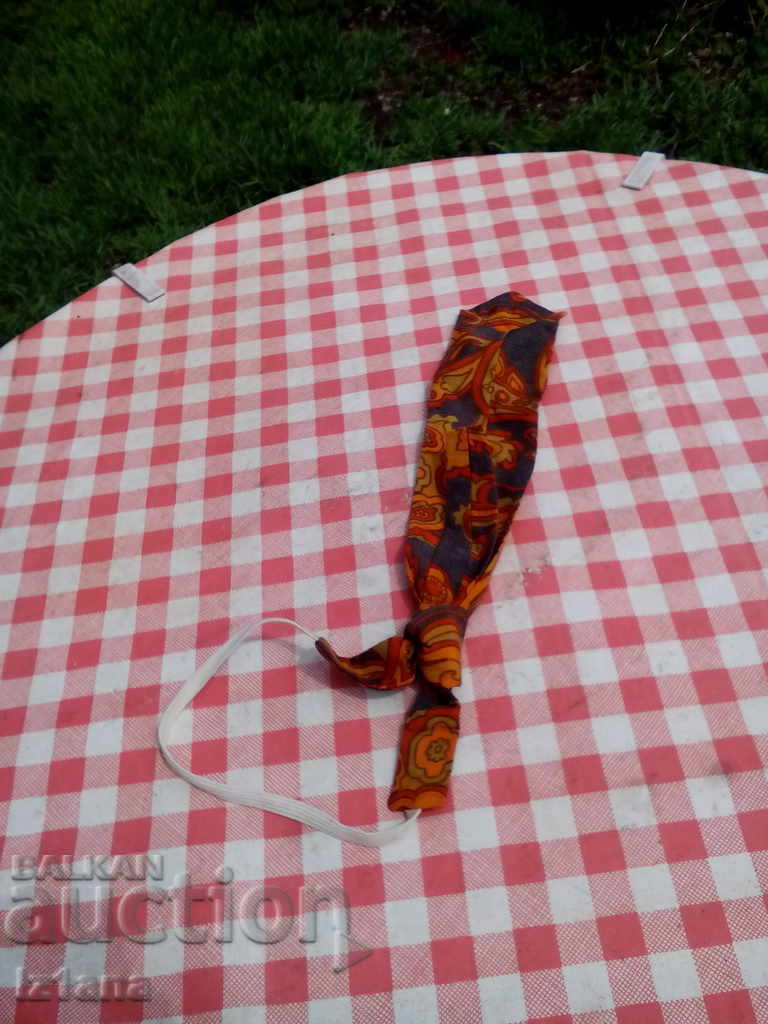 Old children's tie with price 6.00 BGN | € 3.07 Old children's tie with price 6.00 BGN | € 3.07