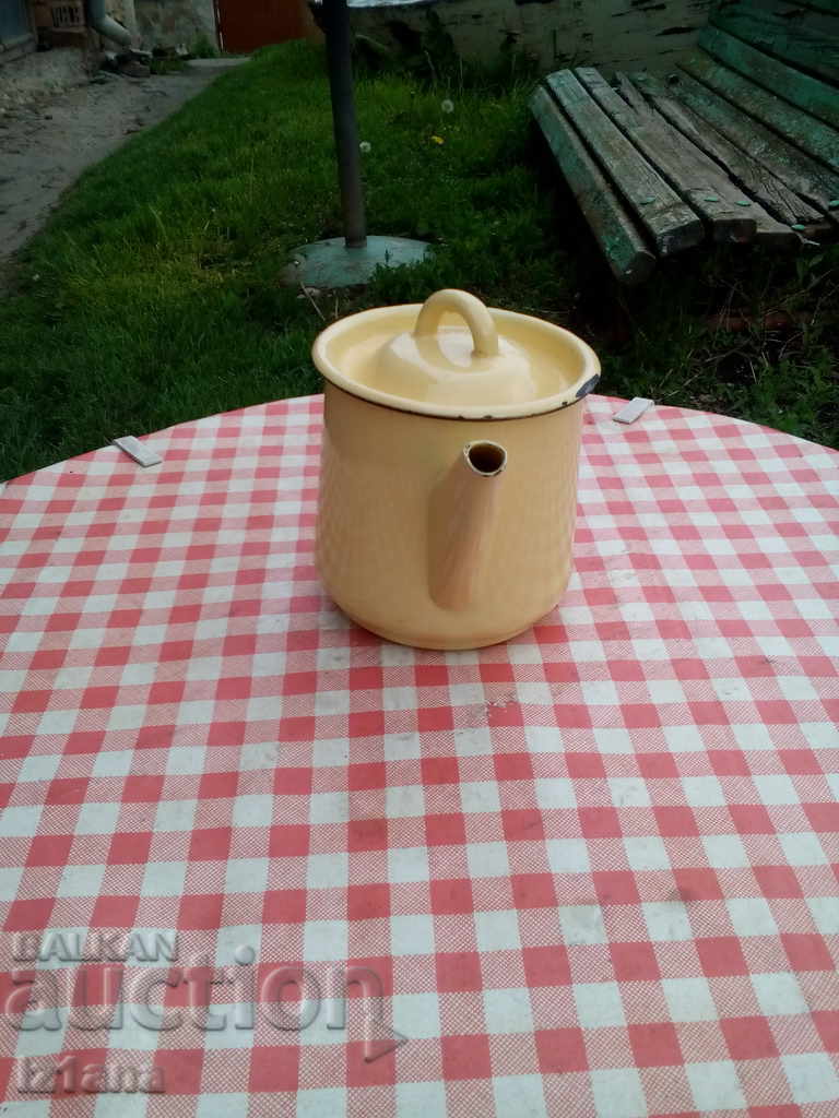 fierbător de apă emailat veche cu preț 15.00 BGN | € 7.67 fierbător de apă emailat veche cu preț 15.00 BGN | € 7.67